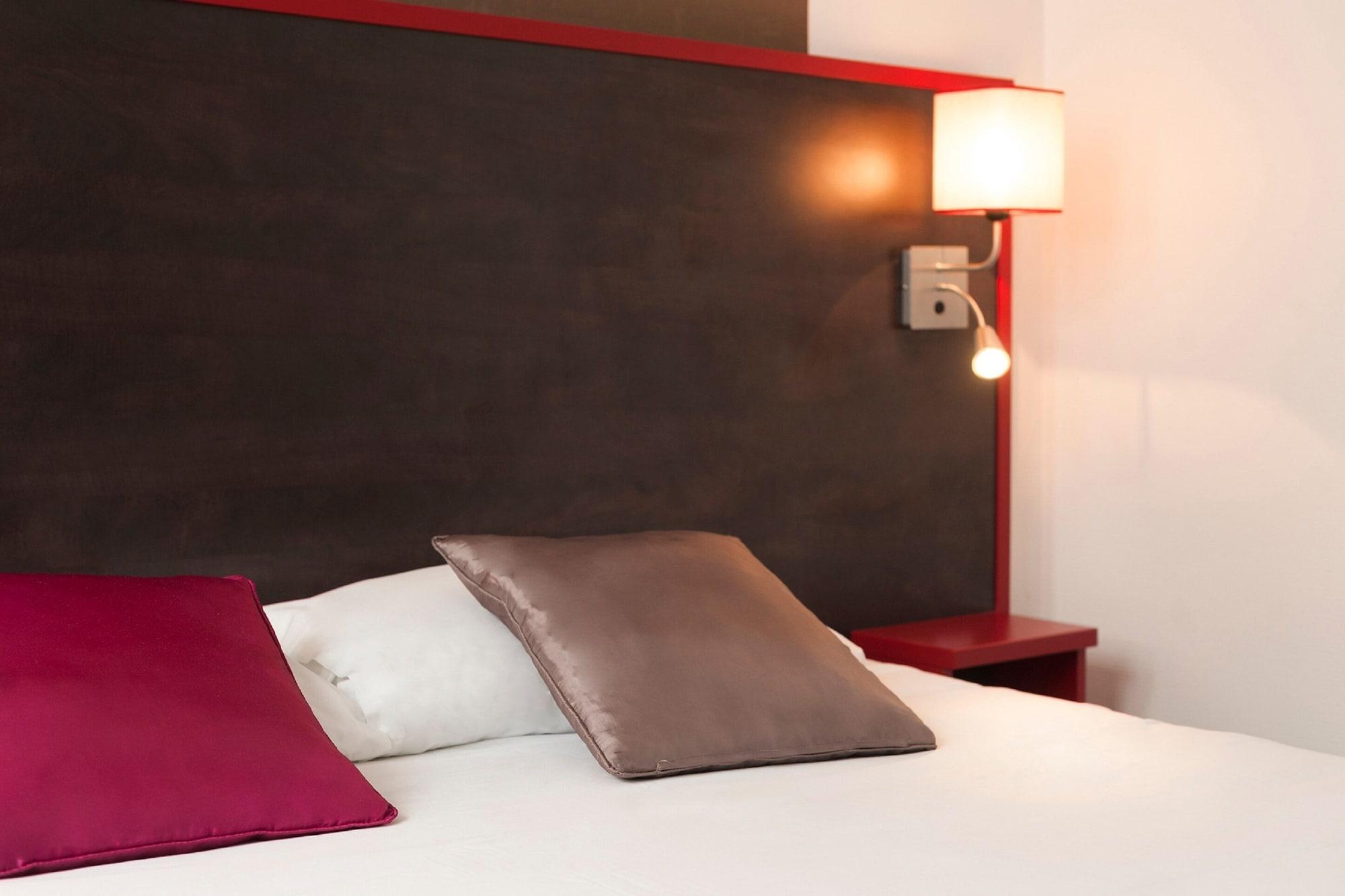 The Originals City, Hotel Le Cheval Rouge, Tours Ouest Вілландрі Екстер'єр фото